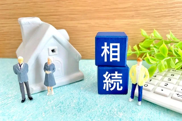 相続手続きに必要な書類を確認する相談風景